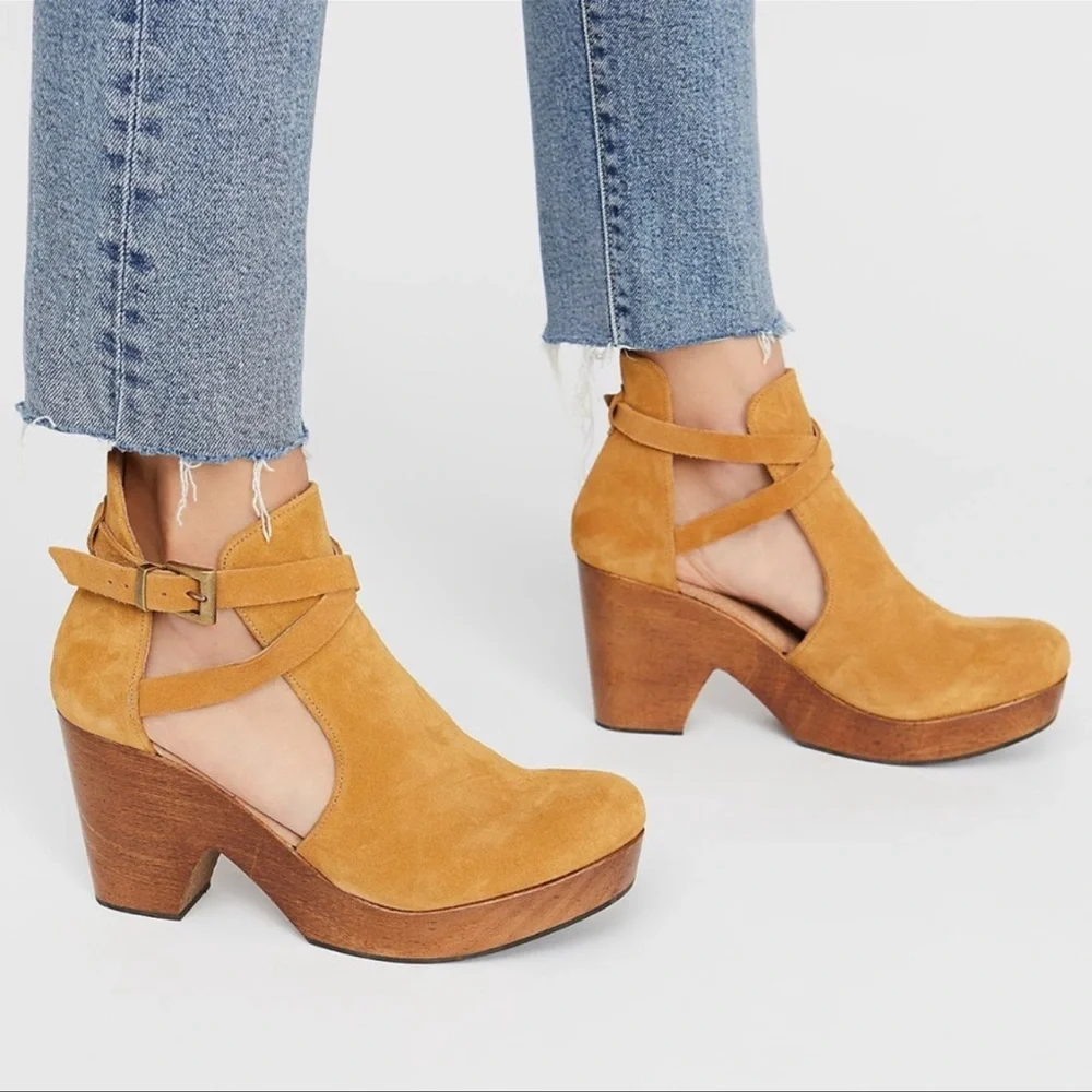 Free People Womens Yellow Taupe Suede Cedar Clog Shoes Size US 7/ 37 - Picture 3 of 15